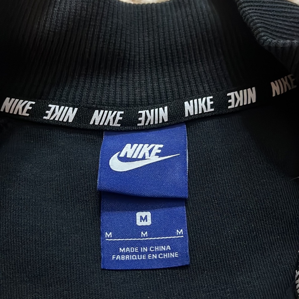 Nike jacket - Picture 2 of 3